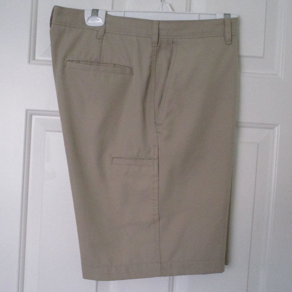 PGA Tour Mens Flat Front Khaki Tan 5-Pocket Golf Short Pant NWOT - Size 36W
